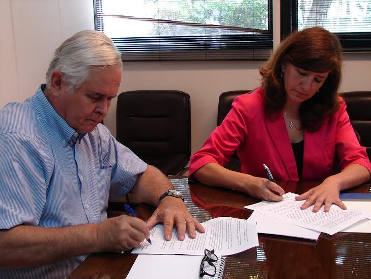 El Convenio fue firmado el 14 de enero de 2015 en la Primera Reunión del Consejo de Facultad.