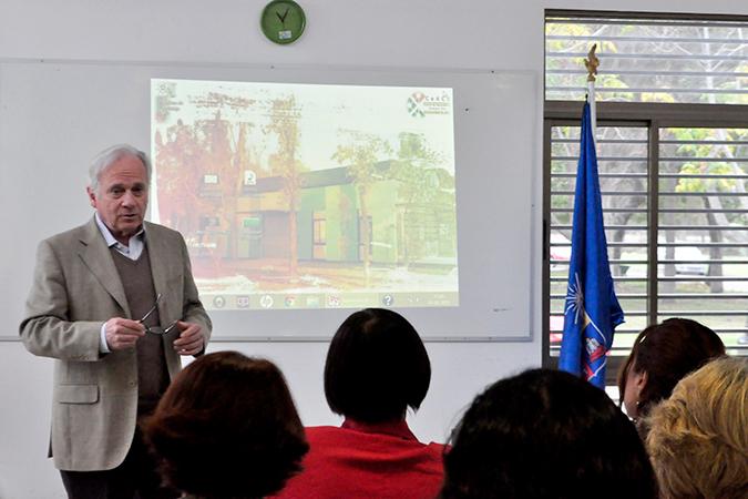 El decano de la Facultad de Ciencias Agronómicas, Roberto Neira, se refirió a la necesidad de ampliar las dependencias del Centro.