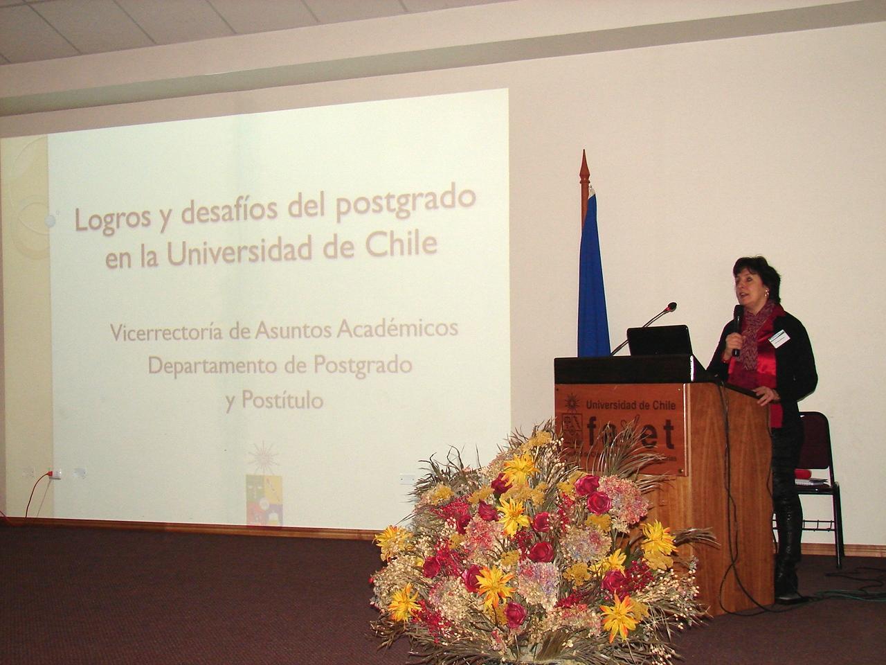 La Directora dio a conocer la situación de los Postgrados en la Universidad de Chile. Existiendo una oferta de 38 Programas de Doctorado.