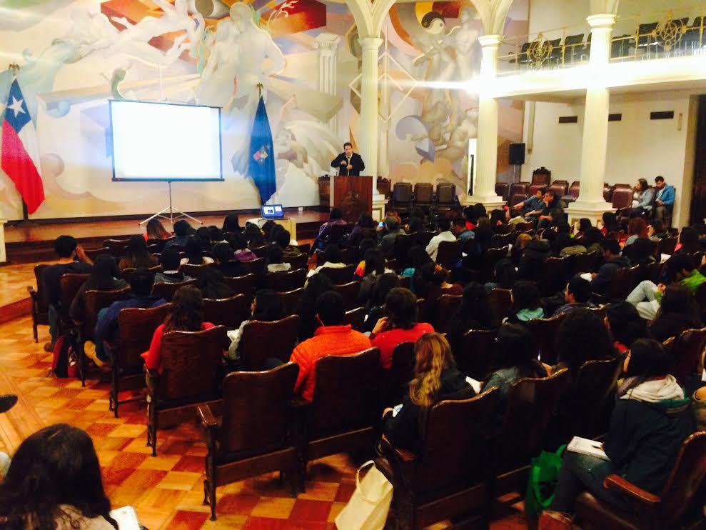 La Charla Inaugural fue dictada por la Dra. Susannah Buchan en el Salón de Honor de la U. de Chile con la Conferencia titulada "Detrás del dialecto de las ballenas azules del pacífico Oriental".