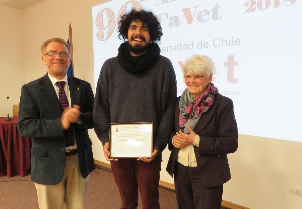 El Decano Santiago Urcelay dictó la charla Historia de la Salud Animal en Chile.