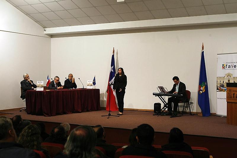 Durante la ceremonia la soprano Ángela Largo y el pianista Jaime Carter interpretaro las canciones Gaudeamus Igitur y Sueño Imposible, para finalizar con el himno de la Universidad de Chile.