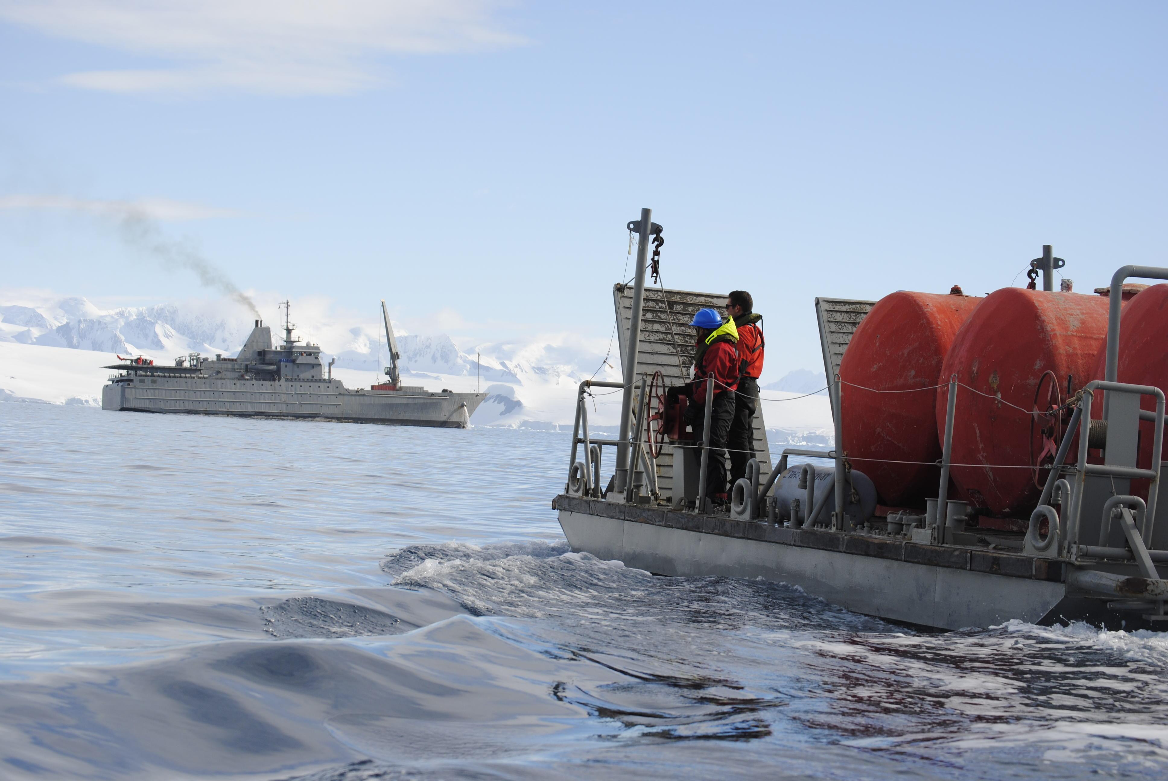Las expediciones al continente blanco son organzadas por el Instituto Antártico Chileno (INACH) y la Armada Nacional durante los veranos australes.