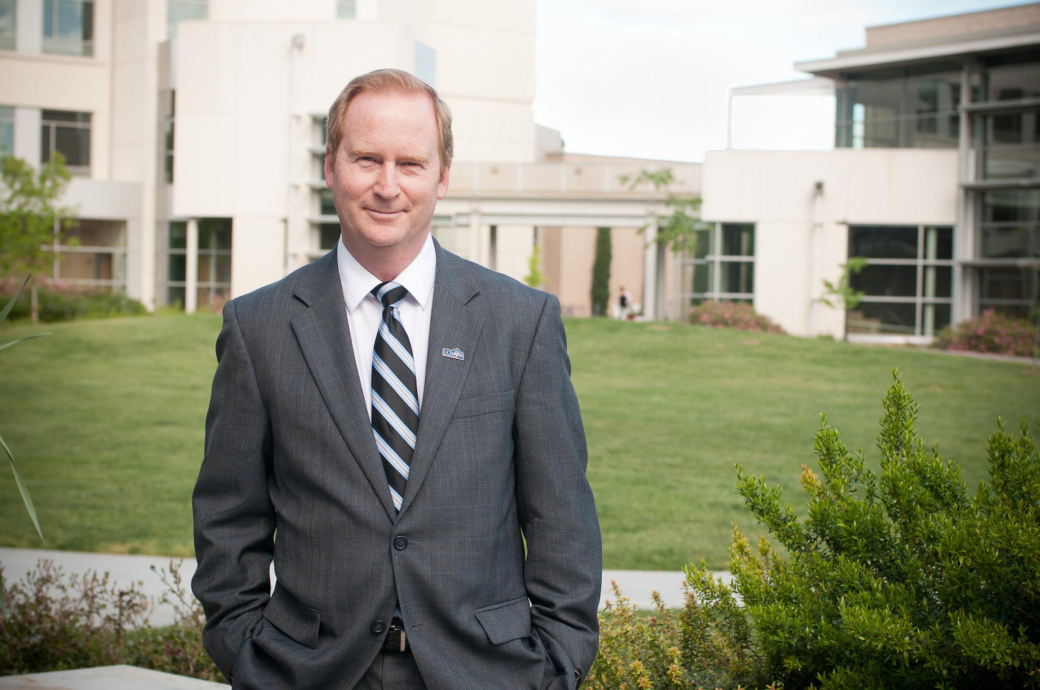 El Dr. Michael Lairmore, asumió la decanatura de la Escuela de Medicina Veterinaria de UC Davis, el año 2011.